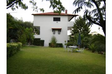 Greece Privát Kryopighi, Exterior